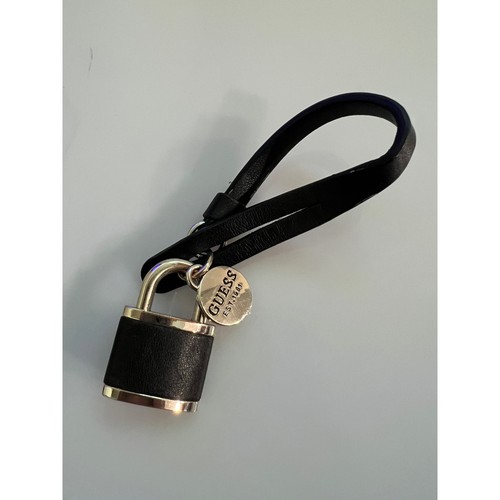 Guess black padlock - black,